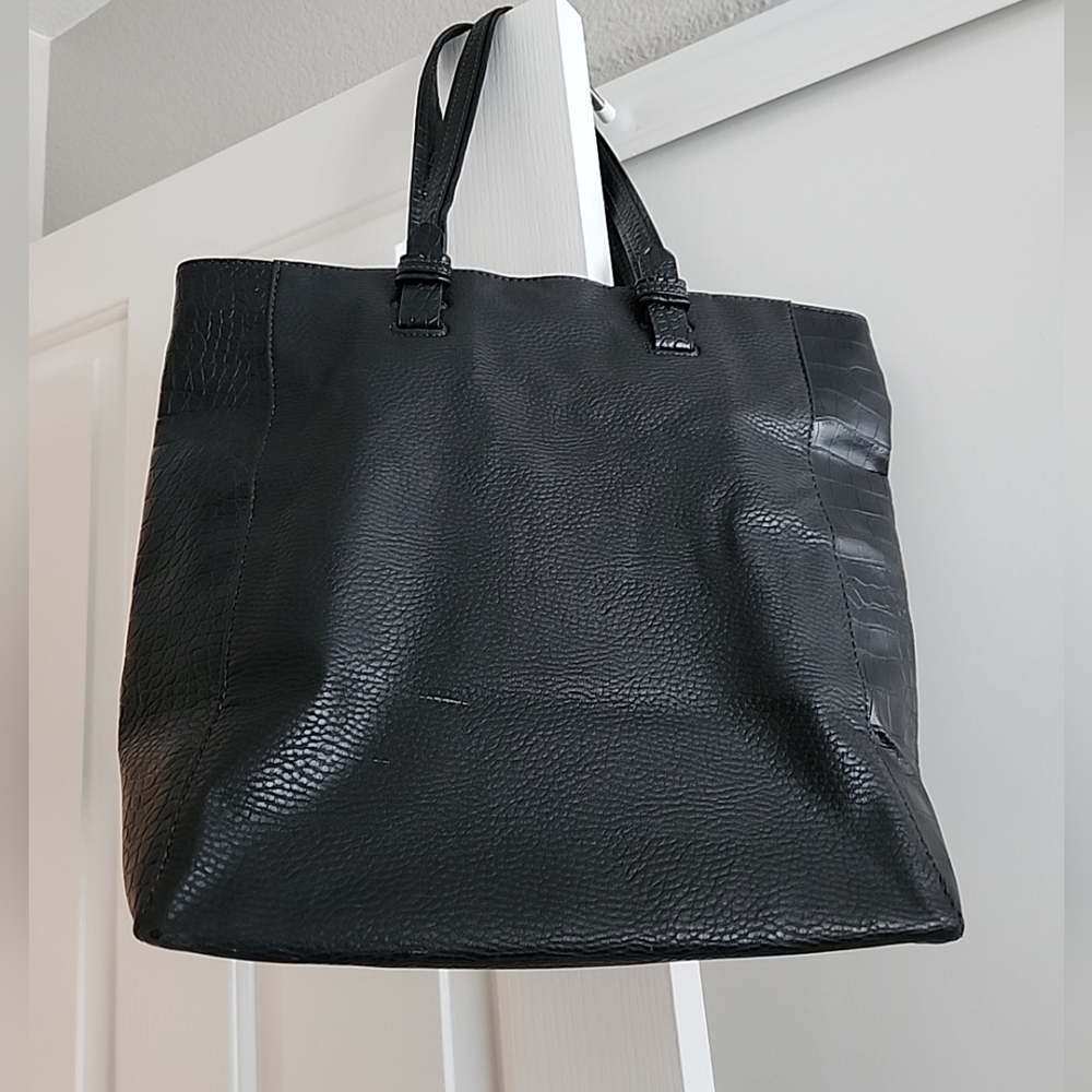 Croft & Barrow Shoulder Tote Bag Black Reptile Print  17 W x 14 H x 5 D Lined